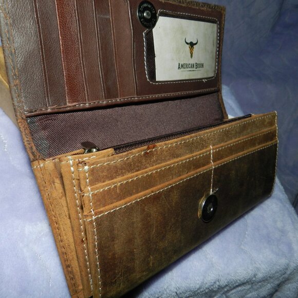 NEW AMERICAN BISON TOOLED GENUINE LEATHER  BROWN WALLET WOMENS🆕🏃🏻💨🚚 - Picture 6 of 14